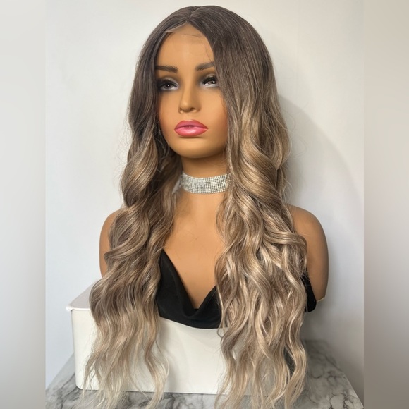 4 x 2 Lace Closure Balayage Blonde Wig 26 Inch long Natural look - Picture 2 of 7